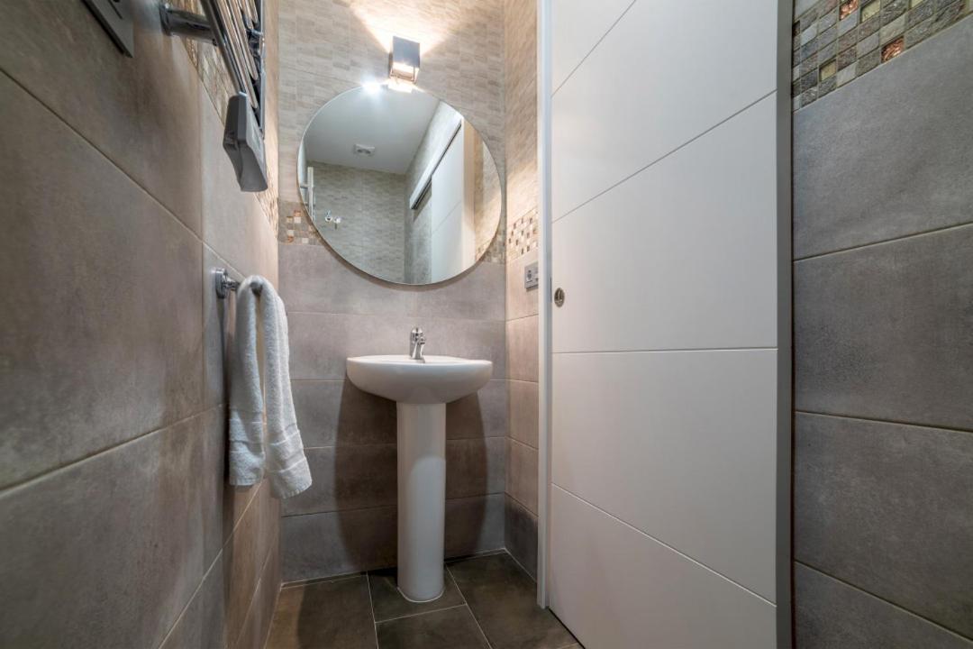 2 Bedrooms 1.5 Bathrooms Furnished - Justicia - Refurbished - Mintystay Madrid Eksteriør bilde